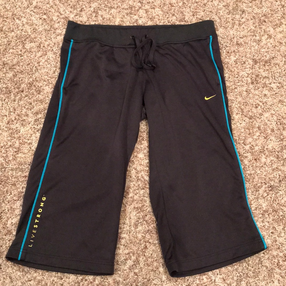 Nike Livestrong Ladies Cropped Pants